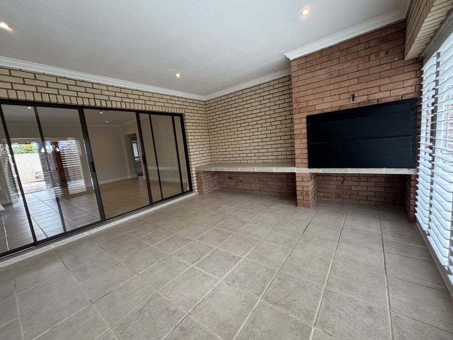 To Let 3 Bedroom Property for Rent in Summerstrand Eastern Cape